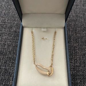 Italy Gold lips necklace